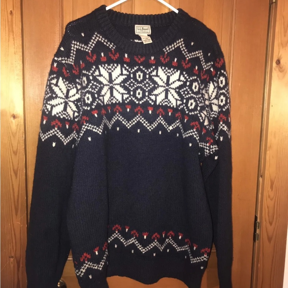 LL Bean Classic Lamb’s Wool Sweater Mens Lg Pullover Navy Blue Snowflakes